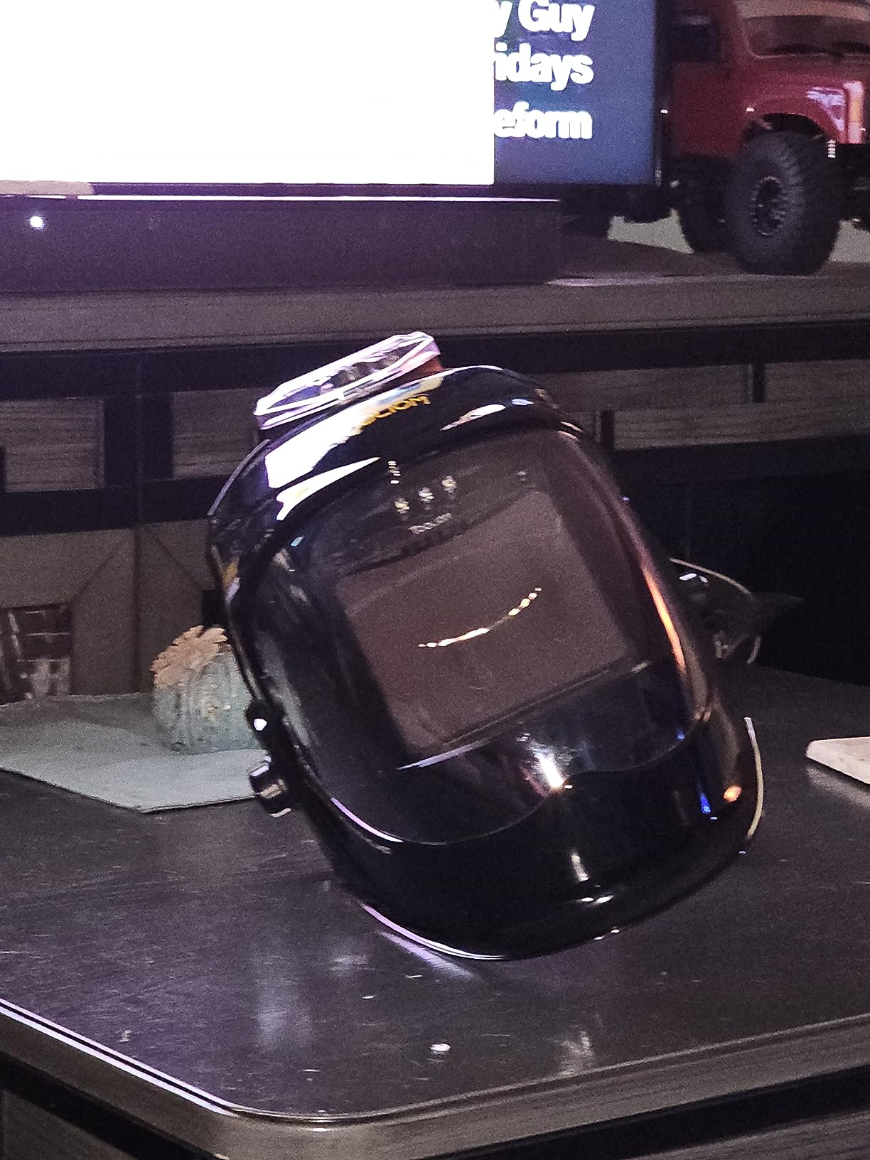 TOOLIOM True Color Auto Darkening Welding Helmet with Large View customer photo 2