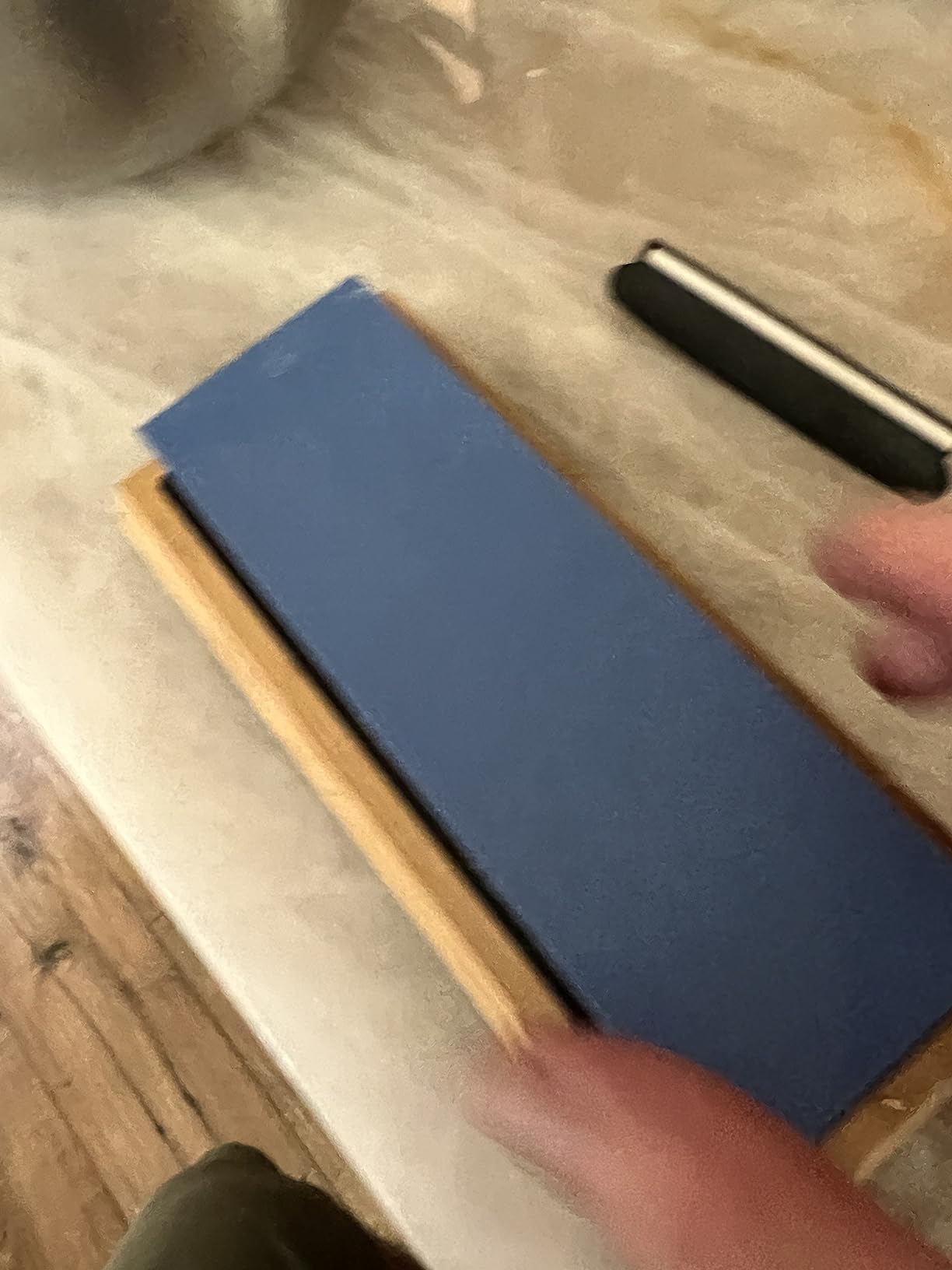 Amazon Basics Dual Sided Whetstone Knife Sharpening Stone 400/1000 Grit with Angle Guide, Non-Slip Bamboo Base, Black & Grey customer photo 2