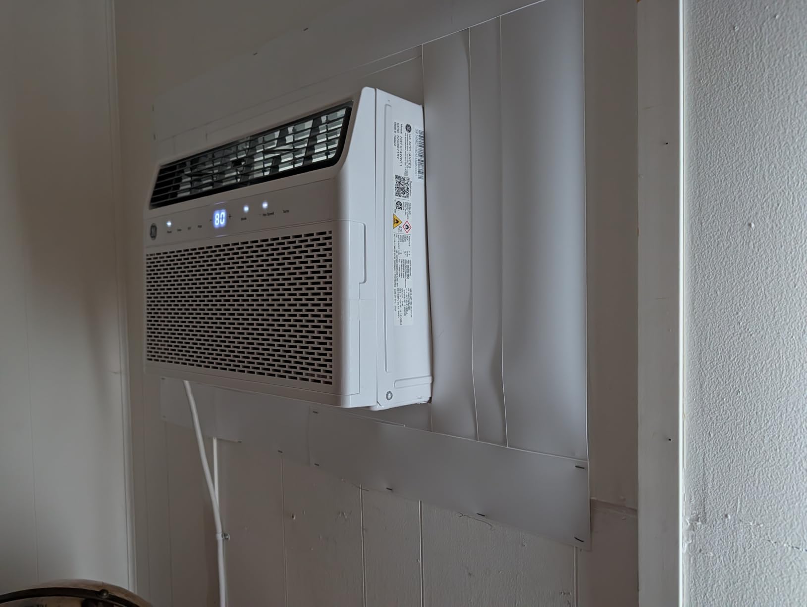 GE Window Air Conditioner 14000 BTU, Wi-Fi Enabled, Energy-Efficient Cooling for Large Rooms, 14K BTU Window AC Unit with Easy Install Kit, Control Using Remote or Smartphone App customer photo 1