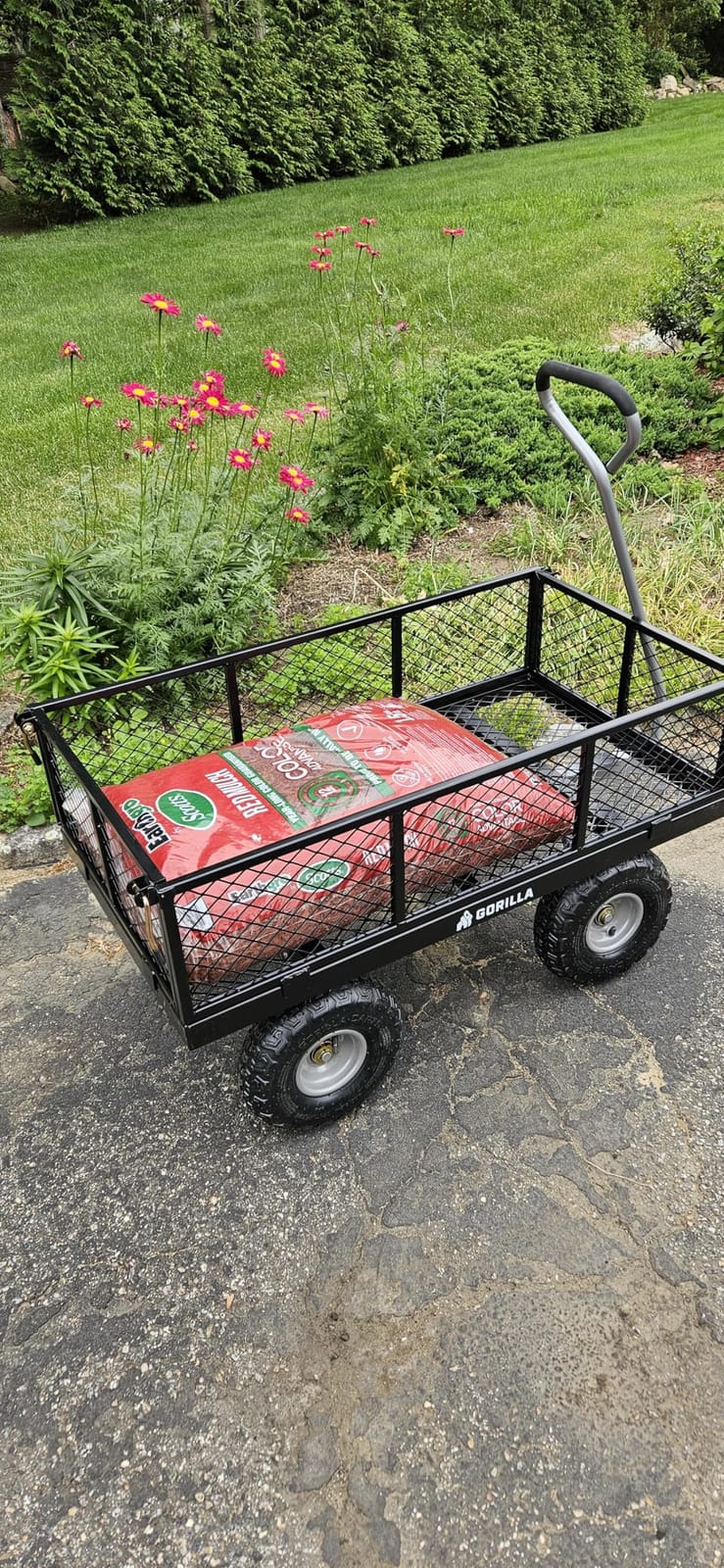 Gorilla Carts Steel Utility Cart, 800 lb Capacity, 4 Cu Ft., Black customer photo 2