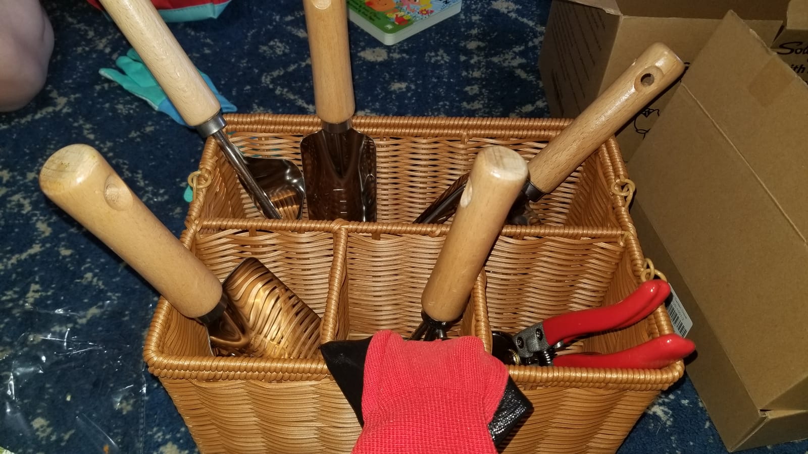 SOLIGT 8 Piece Garden Tools Set with Basket, Gardening Gifts for Women Men customer photo 1