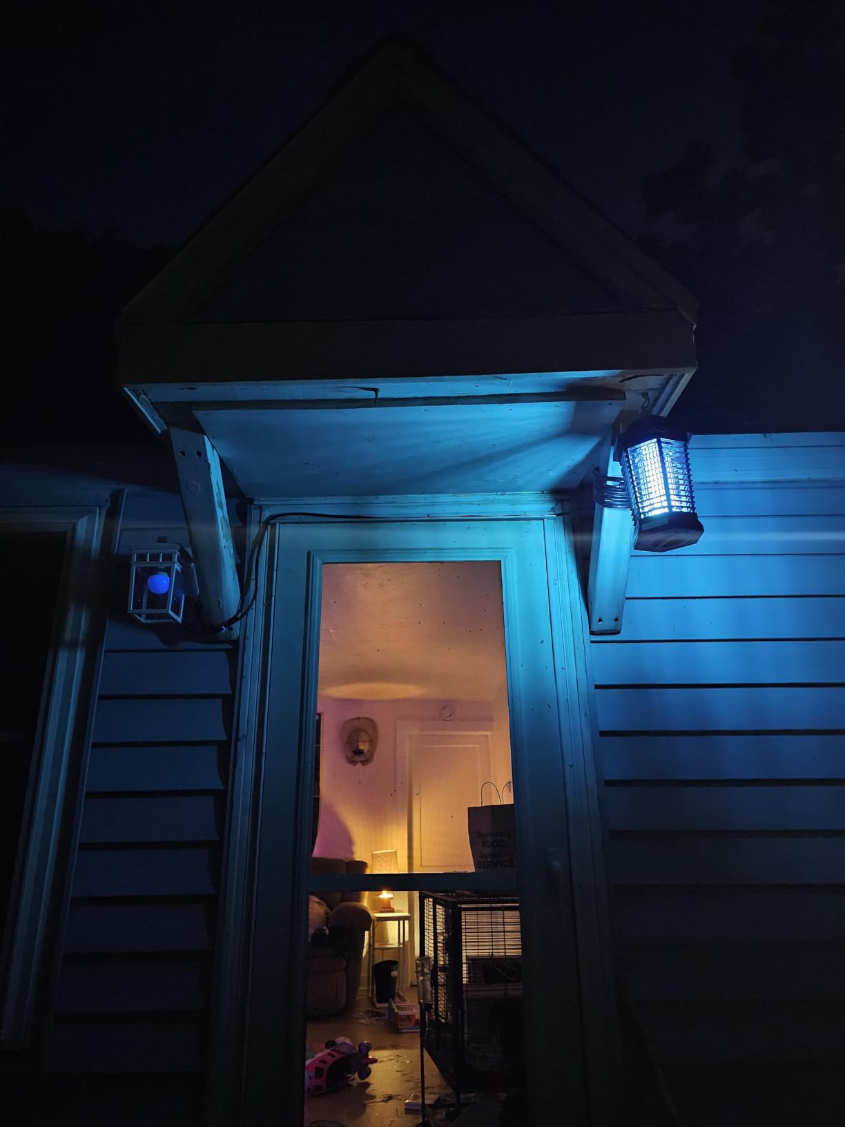 Porch Light with GFCI Outlet Built in, Dusk to Dawn Outdoor Lighting with Outlet, Waterproof Anti-Rust Alunmium Exterior Wall Mount Fixture, Outside Light for House Garage Front Door, Bulb Included customer photo 2