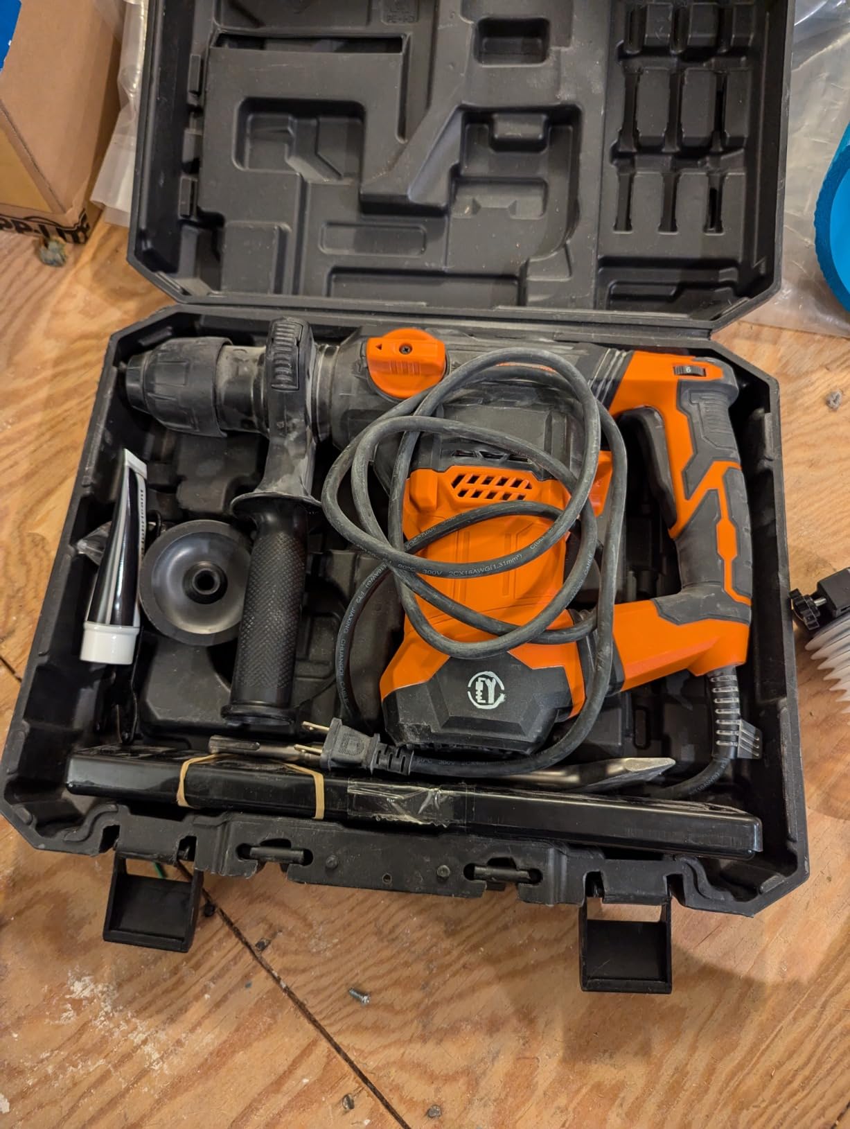 VEVOR 1-9/16 Inch SDS-Max Rotary Hammer Drill, 13Amp Corded Drills, Heavy Duty Chipping Hammers w/Vibration Control & Safety Clutch, Electric Demolition Hammers Variable Speed, Power Tool For Concrete customer photo 1