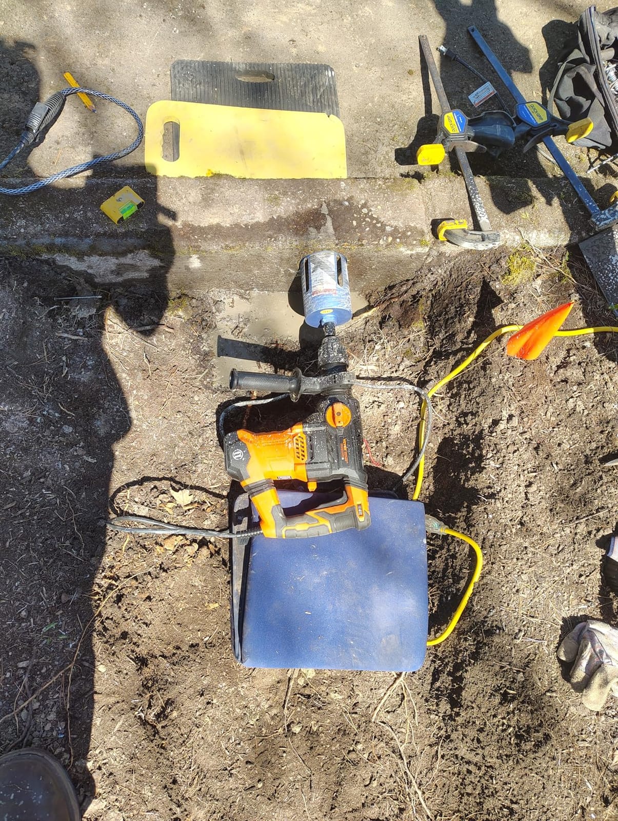 VEVOR 1-9/16 Inch SDS-Max Rotary Hammer Drill, 13Amp Corded Drills, Heavy Duty Chipping Hammers w/Vibration Control & Safety Clutch, Electric Demolition Hammers Variable Speed, Power Tool For Concrete customer photo 2