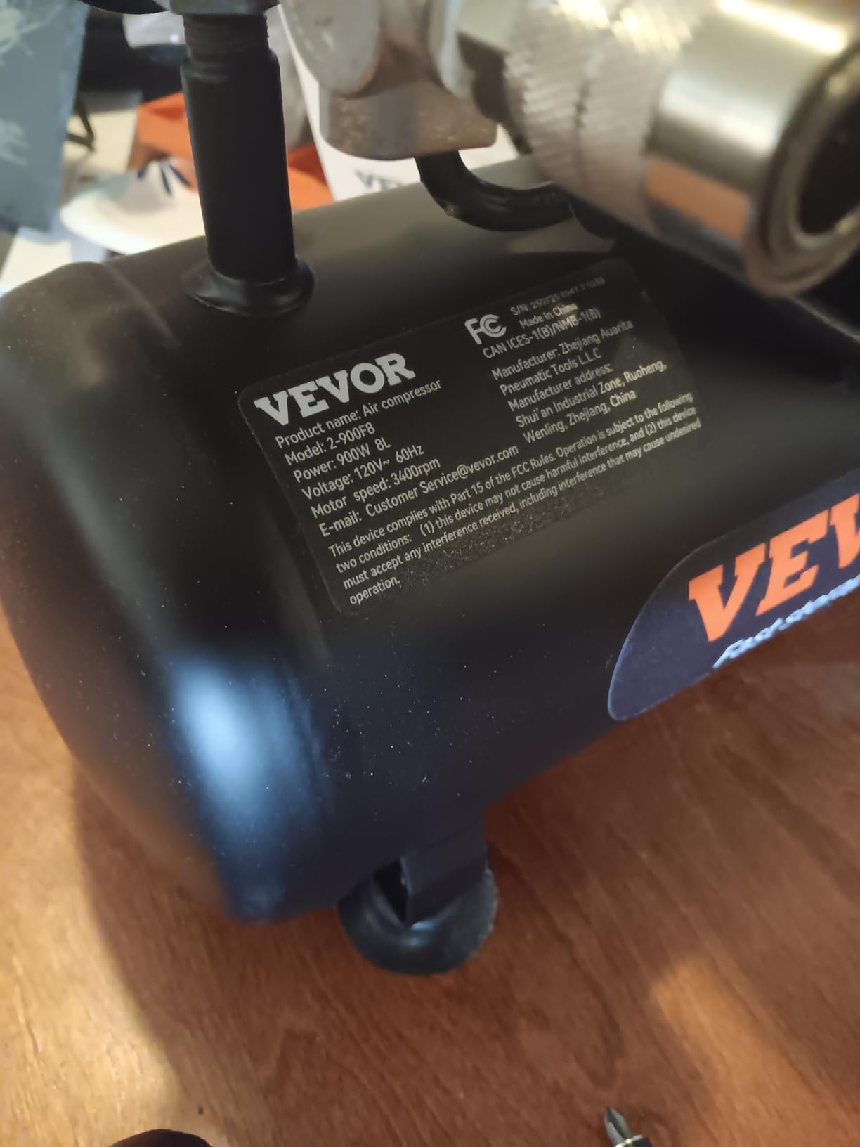 VEVOR 2.1 Gallon Air Compressor, 1.2HP 2.2 CFM@90PSI Air Compressors with Max. 116PSI Pressure, Oil Free Compressor Tank for Auto Repair, Tire Inflation, Spray Painting, Woodwork Nailing customer photo 2