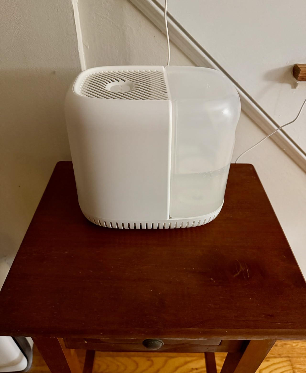 Canopy Bedside Evaporative Humidifier - 36 HR Run Time, 2.5L Capacity - No Mist - Help Alleviate Symptoms of Allergies, Flu, Cold, Dry Skin Includes Humidifier, Unwind Aroma, Filter - White customer photo 1