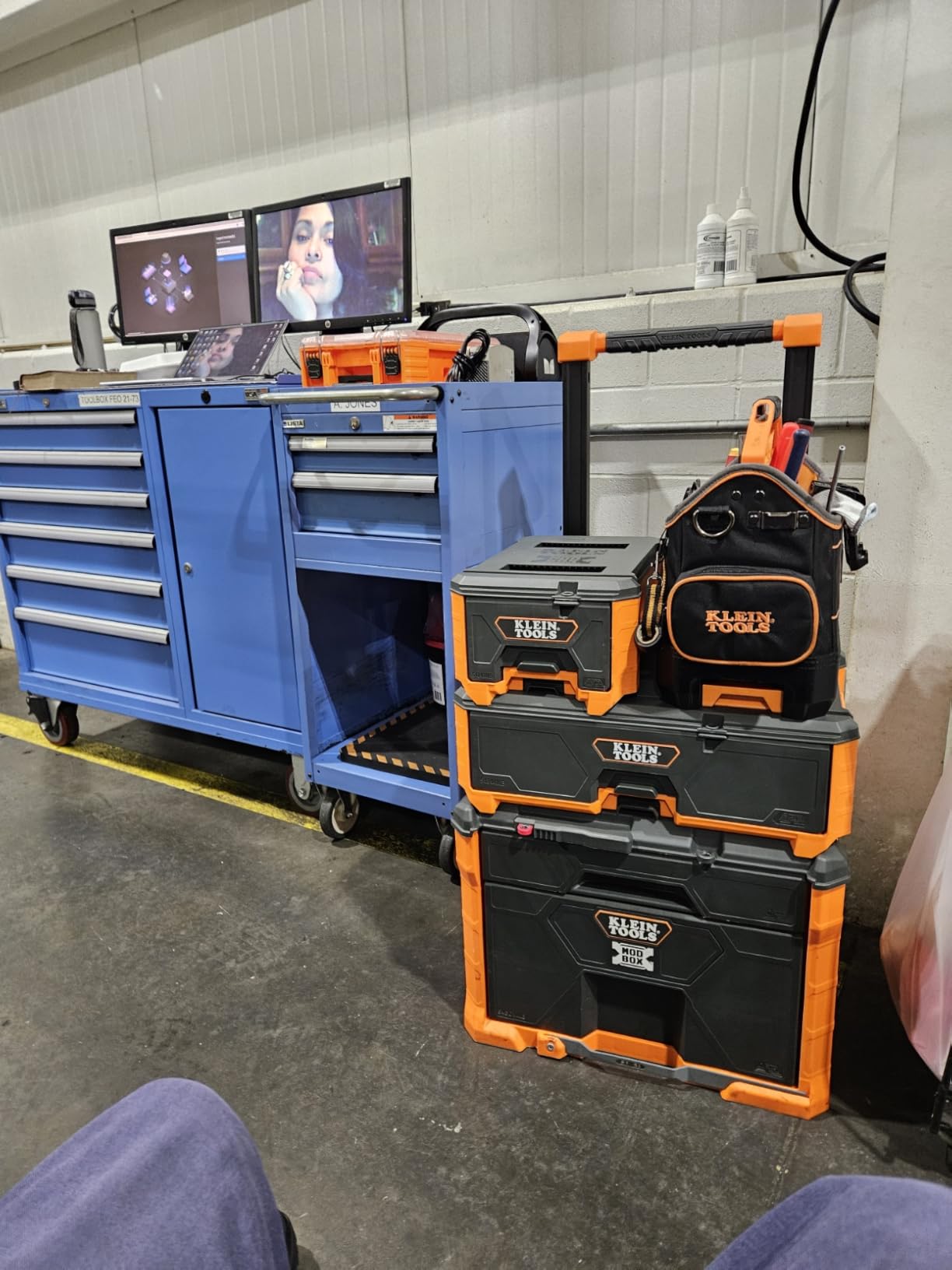 Klein Tools 62202MB MODbox Tool Tote, Part of the MODbox Mobile Workstation, 33 Pockets, Ample Tool Storage, Zipper Pocket for Small Items customer photo 1