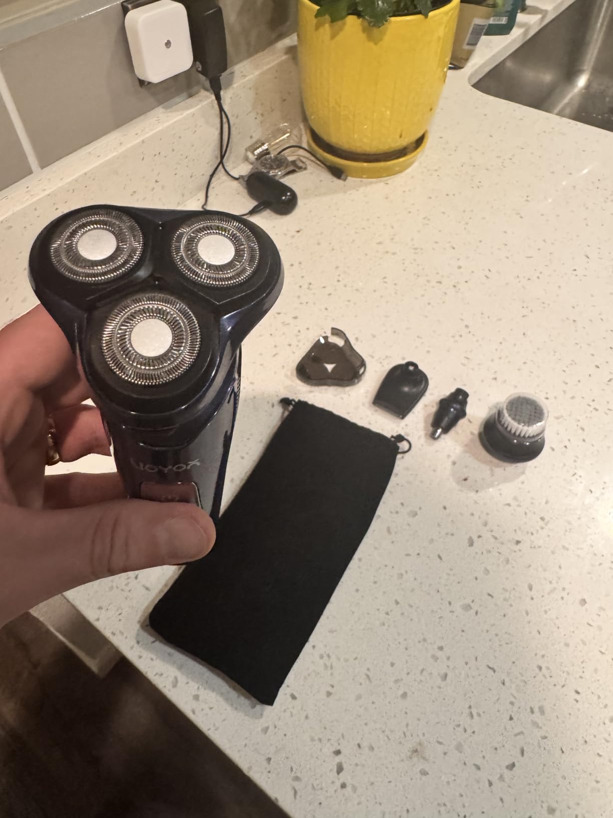 VOYOR Electric Razor for Men, Rotary Shaver, 3D Floating Heads, Wet & Dry customer photo 2