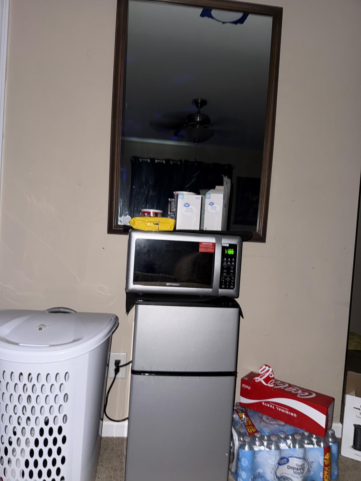 Emerson MW7601SL Countertop Microwave Oven with Sleek Mirrored Finish Glass Door, 700W, 10 Power Levels and 6 Pre-Programmed Settings with Child Safe Lock, 0.7. Cu. Ft., Silver customer photo 2