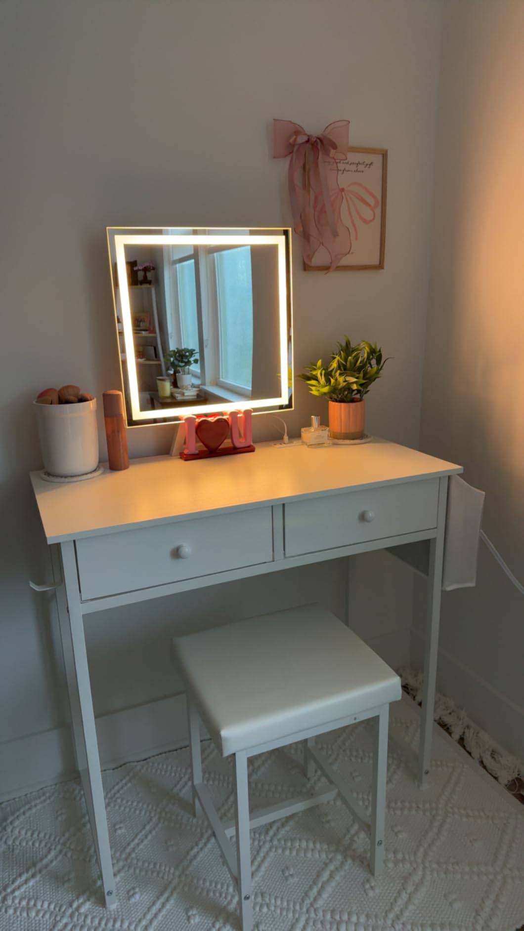 Lufeiya Small Makeup Vanity Desk with Mirror and Light, 32 inch White Vanity Desks Sets with Fabric Drawers for Girls Teen, Dressing Table and Chair Set with Power Outlet for Bedroom, White Gold customer photo 2