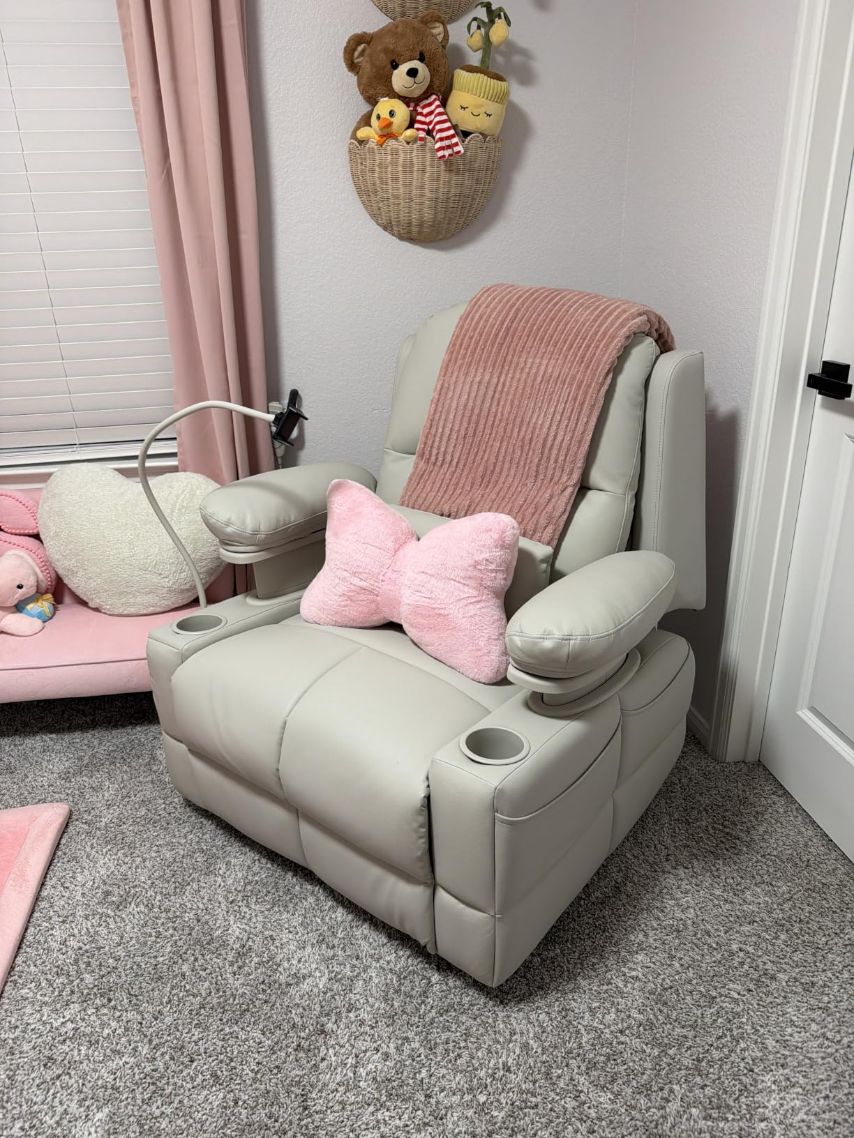 MAMAZING Lullapod Power Nursery Rocking Chair with HugAssist Armrest customer photo 1