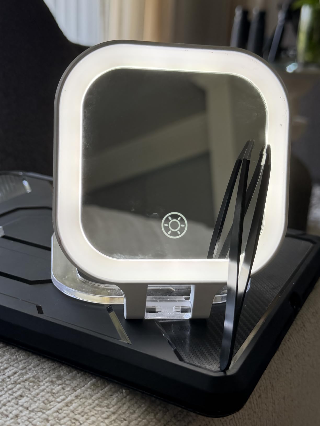 GOMIPURU Travel Mirror with Light, Compact Mirrors, 1x/30x Magnifying Mirror with 3 Color Lights and Adjustable Brightness, 4.5x3.9 inch Small Compact Hangable Hand Pocket Mirrors, Comes with Tweezer customer photo 2
