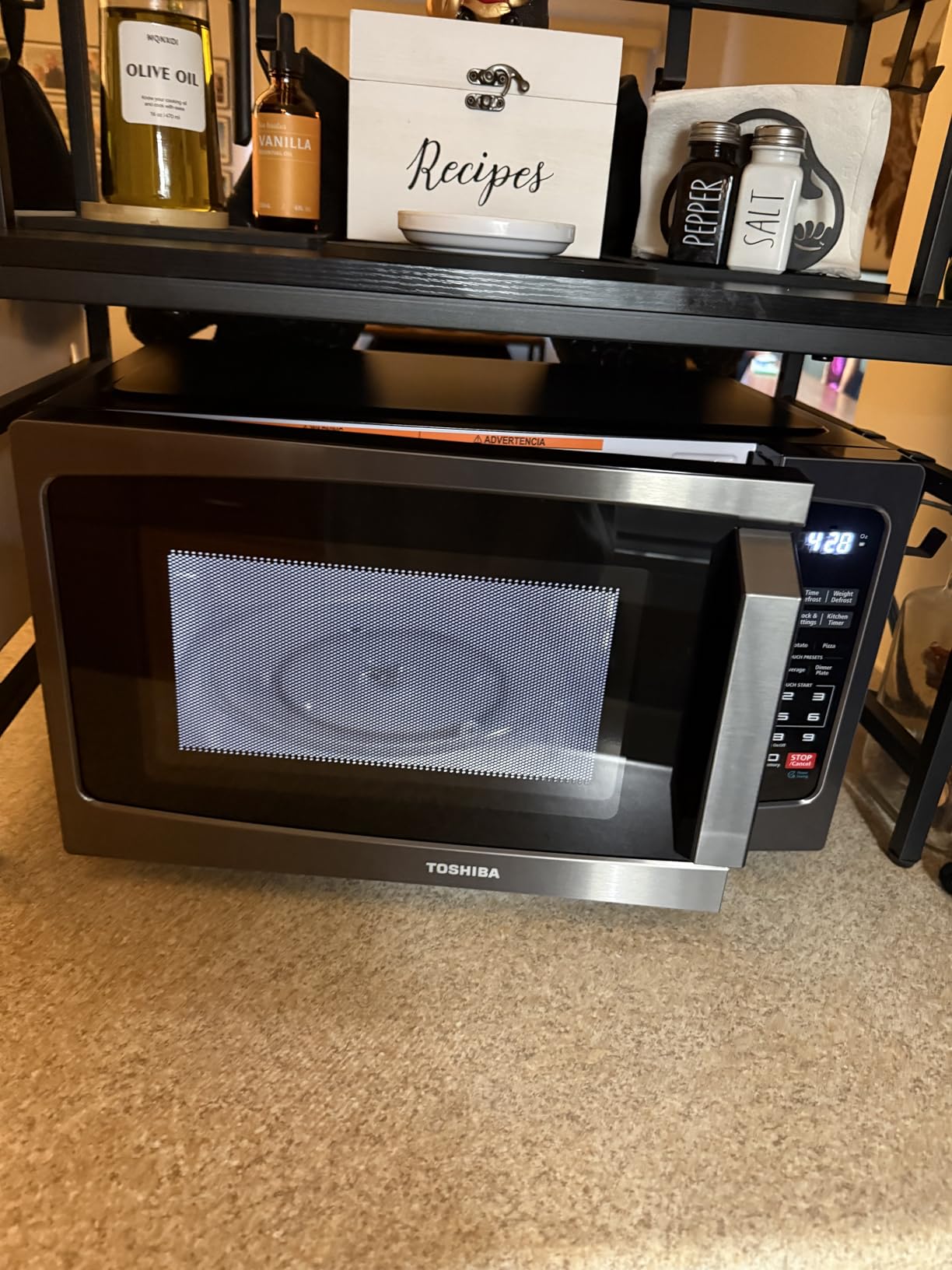 TOSHIBA Microwave Oven, 0.9 Cu.Ft, 900W, Black Stainless Steel customer photo 1