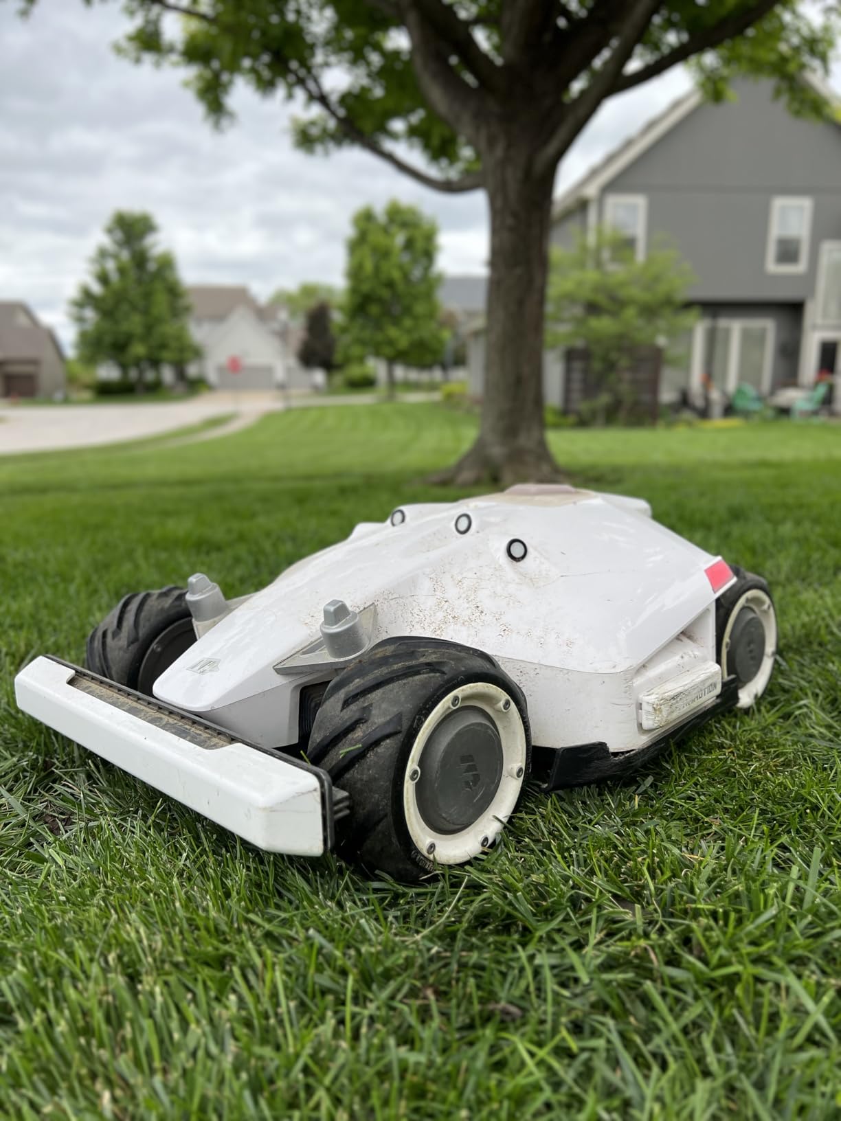 Mammotion LUBA 2 AWD 3000X Robot Lawn Mower with 4G, 80% Slope, 0.75Acre customer photo 1