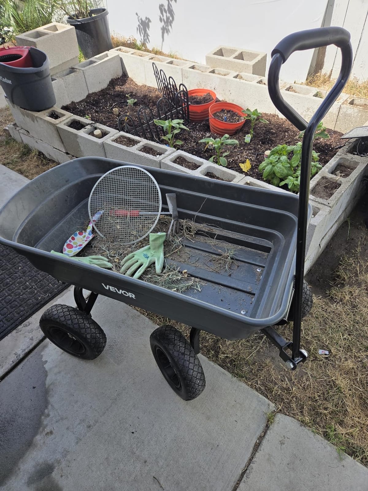 VEVOR 4 Cu.Ft 600LBS Poly Garden Cart Dump Wagon, 4 Wheel Heavy Duty Wheelbarrow with 10