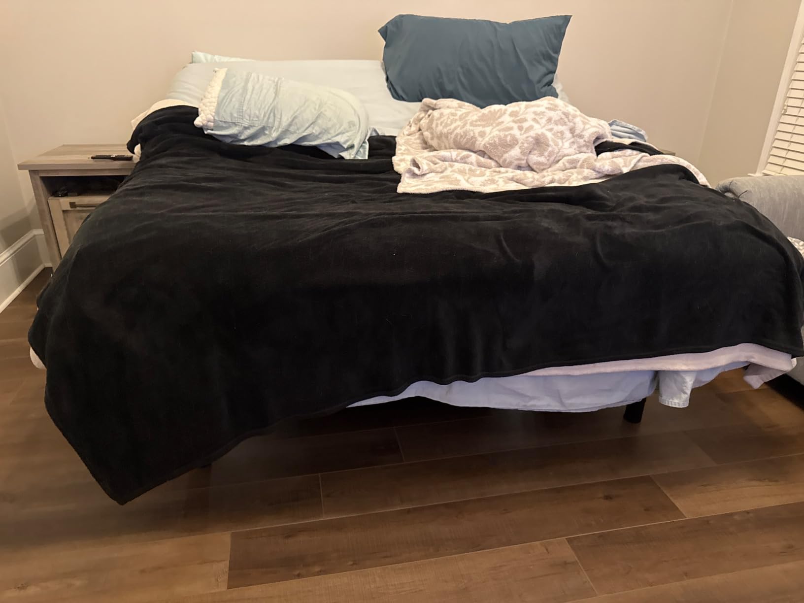Nestl Queen Adjustable Bed Frame with Massage and Wireless Remote, Electric Base with Head and Foot Incline, Zero Gravity, USB Ports, Under Bed LED, No Box Spring Needed customer photo 2