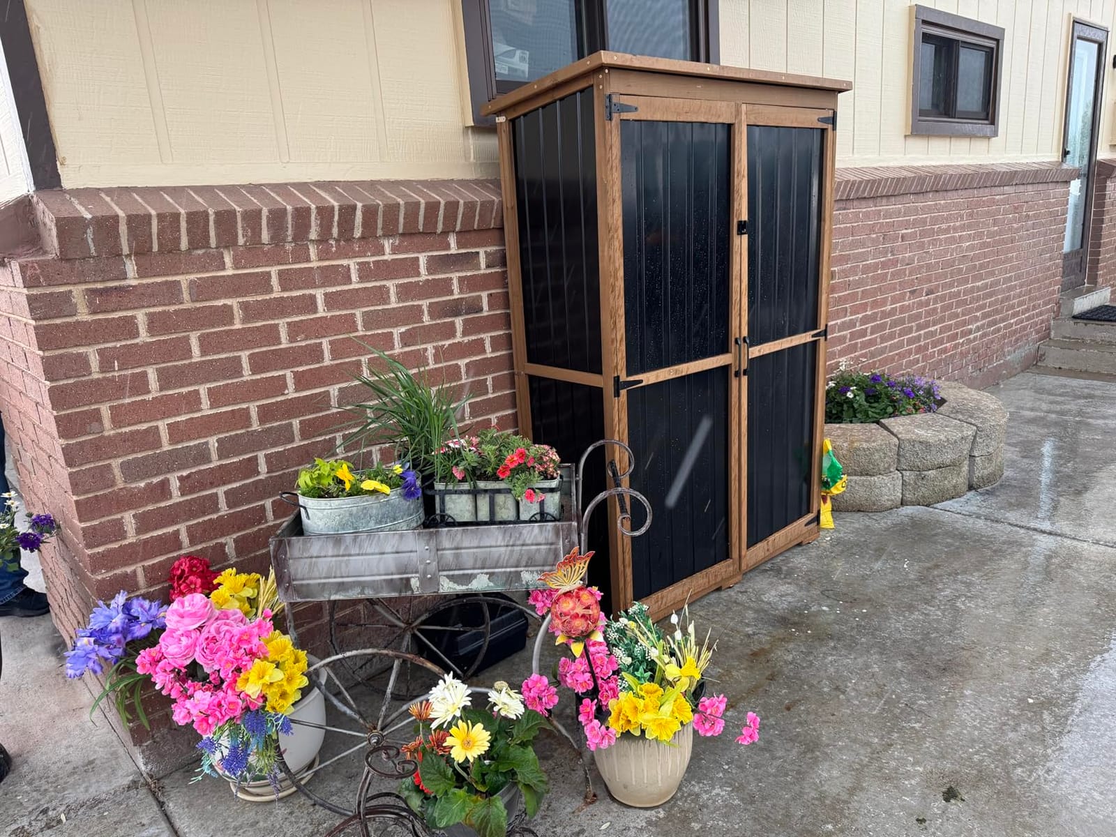 PetsCosset Outdoor Storage Cabinet Wood & Metal Garden Shed with Lockable Doors, 3 Adjustable Shelves, Weatherproof Patio Backyard Storage for Tools & Garden Supplies customer photo 1