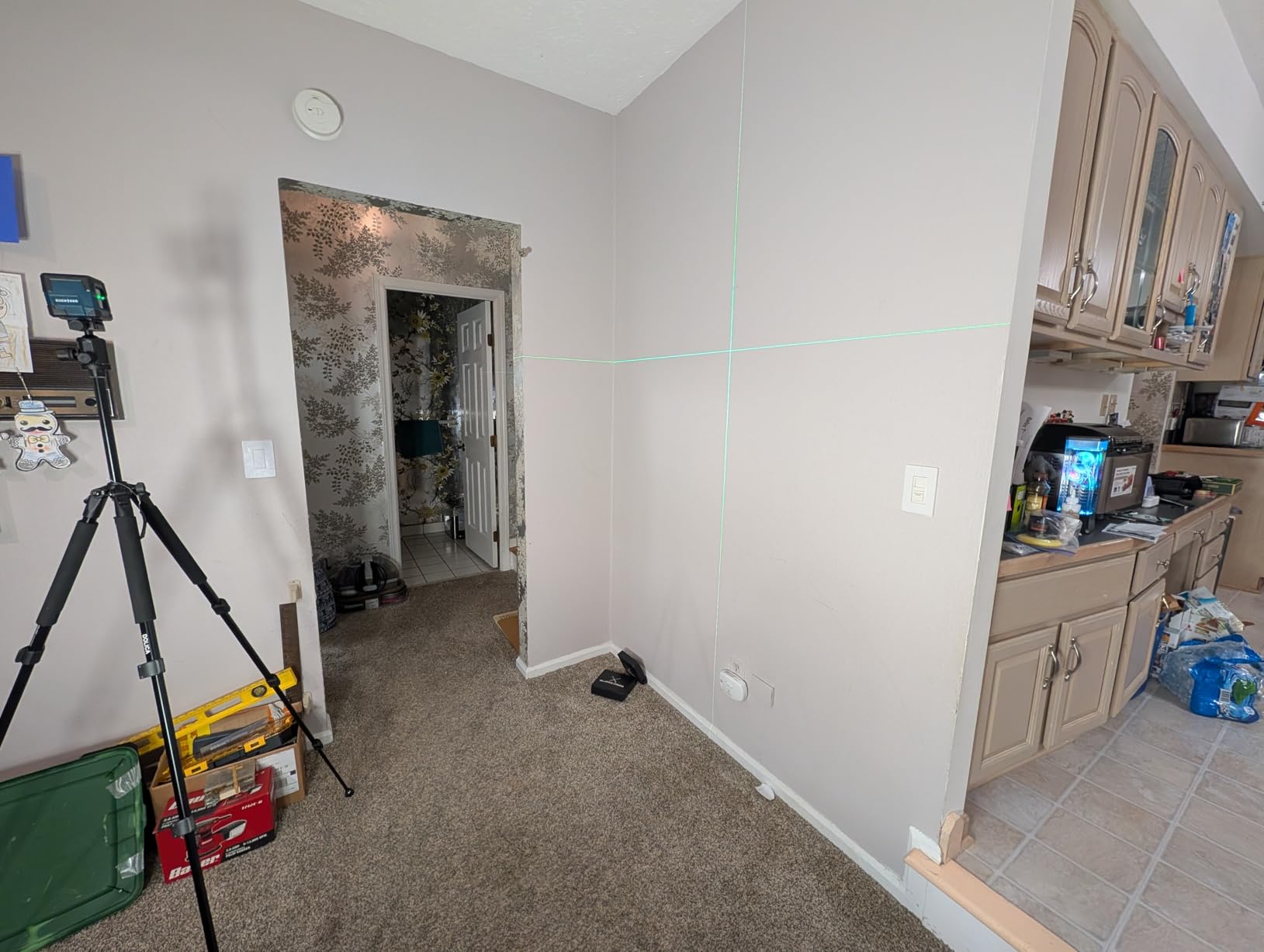Laser Level, RockSeed Cross Line Laser with Self-Leveling, Vertical and Horizontal Line, Rotatable 360 Degree, Carrying Pouch, Battery Included (40 Inch Tripod) customer photo 2