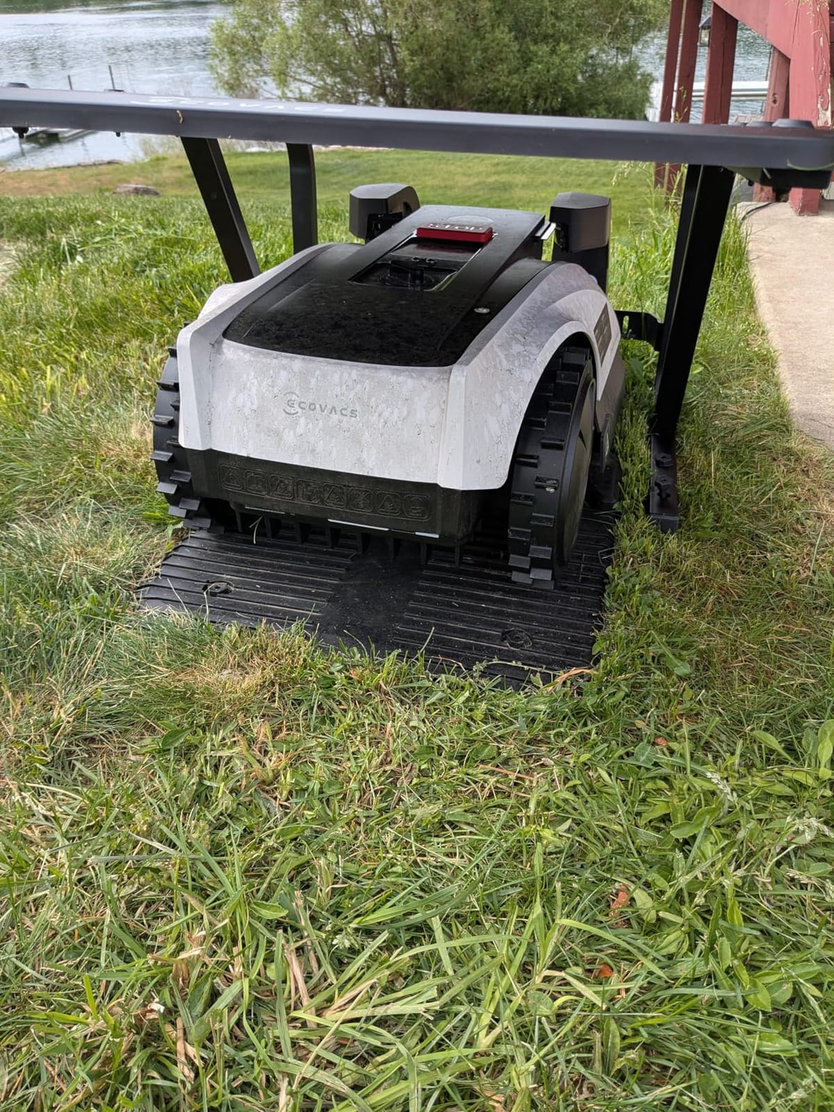 ECOVACS Goat A3000 LiDAR Robot Lawn Mower, Wire-Free Dual LiDAR Navigation, AI Obstacle Avoidance, 32V Power Platform, Smart App Control, Automatic Mapping, for Lawns Up to 3/4 Acre customer photo 1