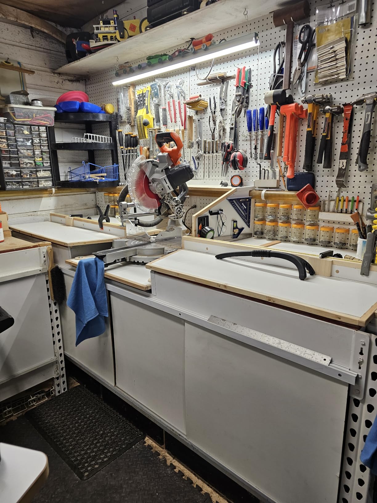 VEVOR Sliding Compound Miter Saw, 7-1/4 inch Blade, DC 18.5V Cordless Miter Saw, with LED Precision Alignment, Adjustable Angles, Battery and Charger Included, for Cutting Wood, Metals, Laminates customer photo 1
